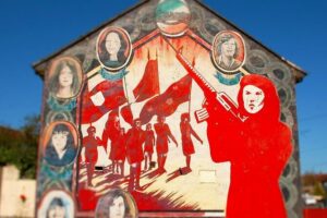Award Winning Private 2 Hour Belfast Political Black Taxi Tour - What the Tour Feels Like: Private Transport, Short Stops, Real Emotions