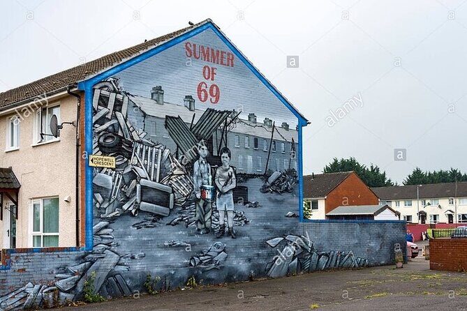 Belfast Political & Murals Tour - Pickup, timing, and getting around Belfast city centre