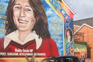 Black Taxi Mural "Tour Like A Local" - Pickup and timing: what the schedule really means for you