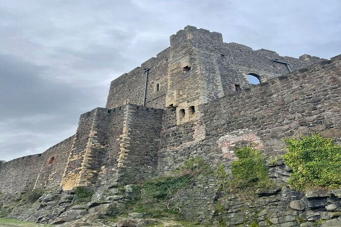 Giants Causeway, Rope Bridge, Carrickfergus Castle and Dark Hedges Tour - Bushmills Distillery: a short stop, not a full tour day